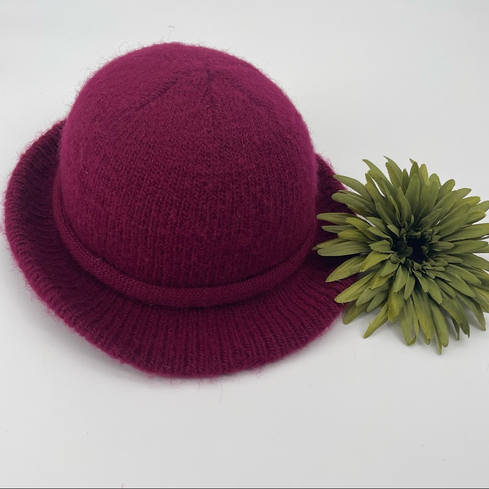 Vintage Women’s Hat beautiful plum/raspberry color